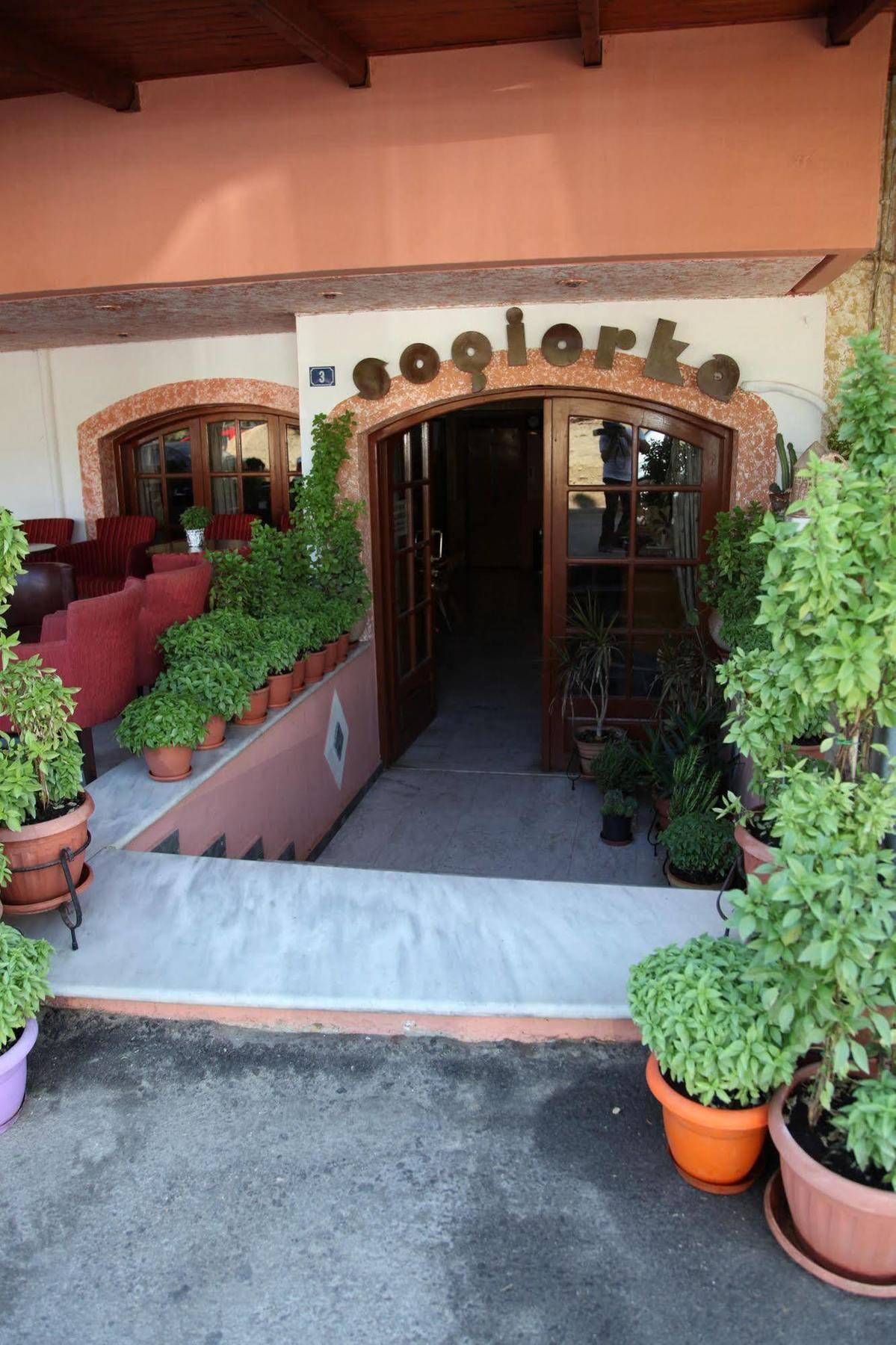 הרסוניסוס Sogiorka Apartments מראה חיצוני תמונה